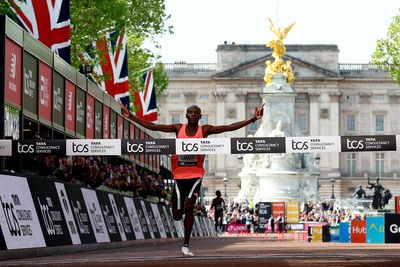 London Marathon LIVE: Sabastian Sawe makes history with first marathon under two hours
