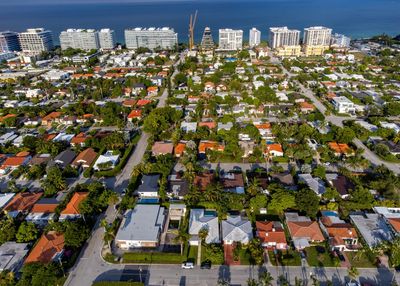 Florida's influx of rich residents is killing the middle class and housing market