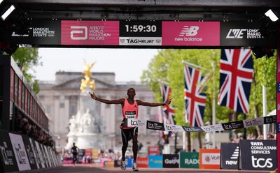London Marathon in pictures: Record breakers, marriage proposals and Daddy Pig