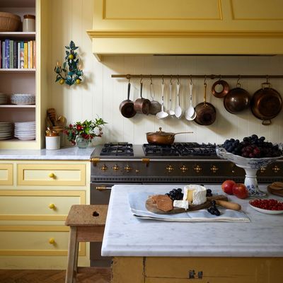 Fed up with clutter? This is the exact amount of crockery you *actually* need in a kitchen – as well as inspiration to ditch the rest