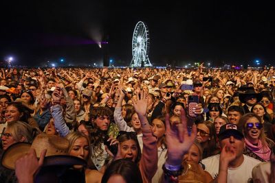 Stagecoach fans slam evacuation after thousands unable to return to resumed show
