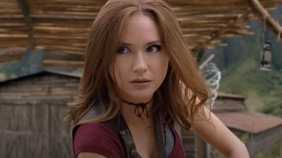 Karen Gillan Has Been Sharing Delightful Highlander Set Pics, And All Her Movies Should Film In Scotland