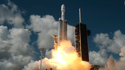 SpaceX Falcon Heavy rocket lifts off on 1st launch in 18 months