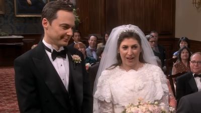 This BTS Photo From Amy And Sheldon's Wedding Day On The Big Bang Theory Has Me In My Feels (Thanks, Mayim Bialik)