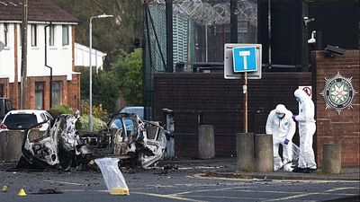 New IRA suspected in car bomb blast outside Northern Ireland police station