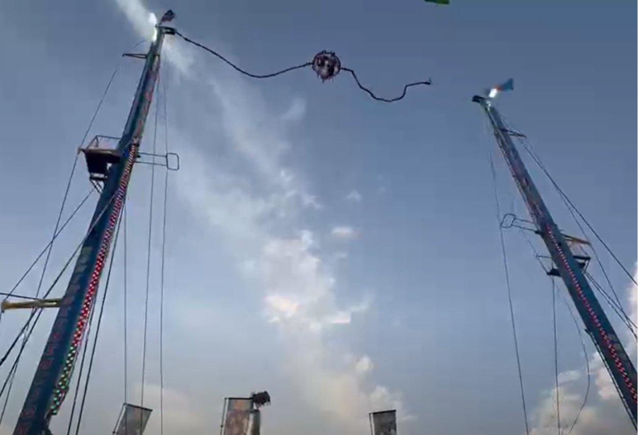 Fairground Horror In Spain Slingshot Ride s Cable fairground-horror-in-spain-slingshot-ride-s-cable