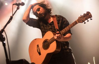 Noah Kahan admits his best song ideas come on the toilet