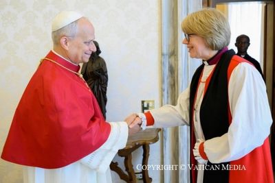 Pope says churches must overcome differences at Archbishop of Canterbury meeting