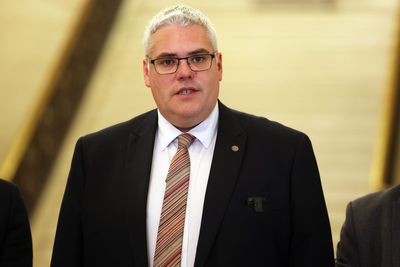 Government has lost confidence of Troubles victims and veterans – Robinson