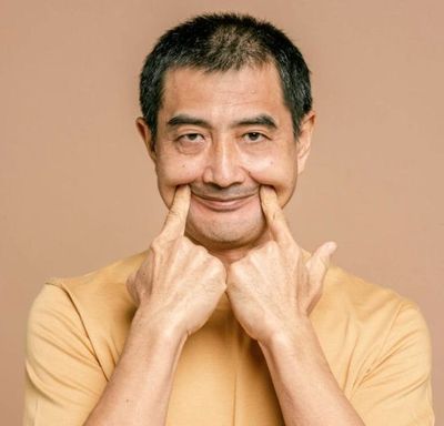 Why Narcissists Target Women Over 40 — And the 5 Traits They Look For