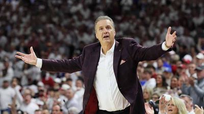 John Calipari Lures Yet Another Top Prospect to Arkansas While Kentucky Struggles