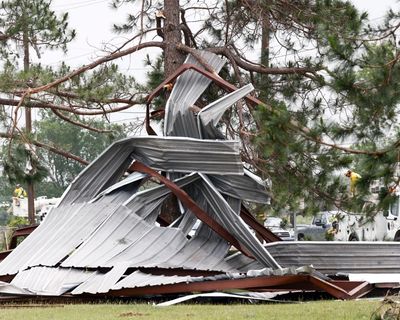 Tornadoes, hail and high winds forecast to hit midwest and Mississippi valley