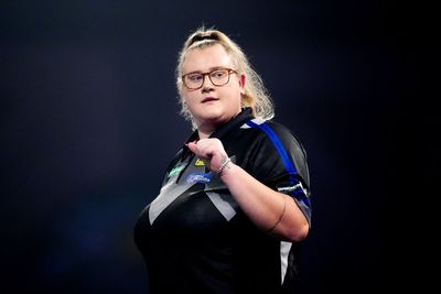 Beau Greaves becomes first woman to win PDC ranking title with victory in Milton Keynes