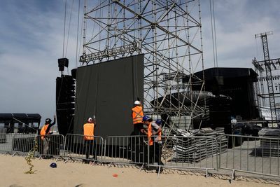 Construction of the stage for Shakira's concert in Brazil resumes after worker's death