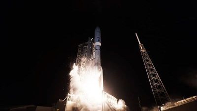 Atlas V rocket launches 29 Amazon internet satellites, ties record for heaviest payload it's ever flown (video)