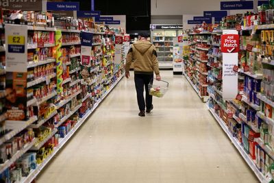 UK shops heavily reduced prices to lure in shoppers amid Iran war
