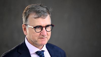 Union clean-up hit as ailing corruption fighter quits