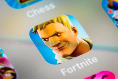 Fortnite offers player refunds for singer’s items after murder charge