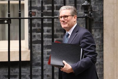 Starmer’s Mandelson claim not backed by ex-official ahead of crucial vote