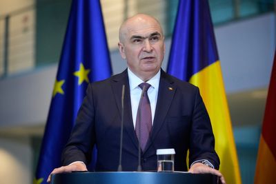 Romania’s Socialists and a hard-right party seek to topple the center-right prime minister