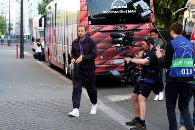 PSG vs Bayern Munich LIVE: Harry Kane leads line for visitors in blockbuster Champions League semi-final