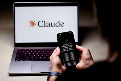 I used Claude's new Dispatch feature for a month. Here's everything I was able to do