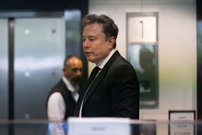 Elon Musk and Sam Altman arrive at OpenAI trial pitting the billionaires against each other