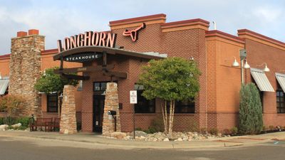 Longhorn Steakhouse will apparently put their parmesan crust on anything. One Florida woman’s friend decided to test exactly how far that goes