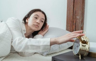 Doctors Explain the 6 Symptoms Women Mistake for Anxiety