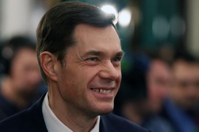 A $500 million superyacht linked with Russia’s richest man was just able to pass through the blockaded Strait of Hormuz