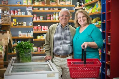 4 Ways Seniors Save $1,500 a Year on Groceries Using Verified Discount Programs