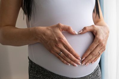 Earlier miscarriage tests could prevent 10,000 pregnancy losses a year, finds study