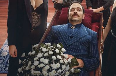 Manolo Cardona Reveals the Brutal Reality of a Week in a Coffin for 'Los Encantos del Sinvergüenza' - INTERVIEW