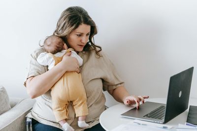Women Investors Deliver Higher Returns With Less Risk — A Lesson For Volatile Markets