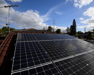 Hot weather and hungry datacentres lift Australia’s energy demand to record highs but batteries quell prices