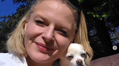 Yorkshire Woman Quit Law Firm To Pick Up Dog Poo — Now Earns 4x More And Bought A £195K Home