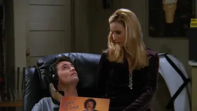 Lisa Kudrow Gets Candid About Hollywood’s Writers Rooms, Especially on ‘Friends’