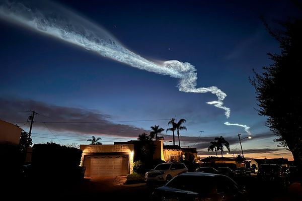 Elon Musk gets an apology from California regulators as a SpaceX lawsuit is settled