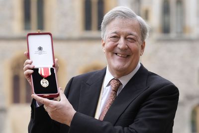 Sir Stephen Fry suing companies for up to £100,000 at High Court over O2 fall
