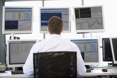 AT&T Yields 4.3% and Verizon Yields 6%. Which Telecom Stock Will Actually Pay You More in the Long Term?