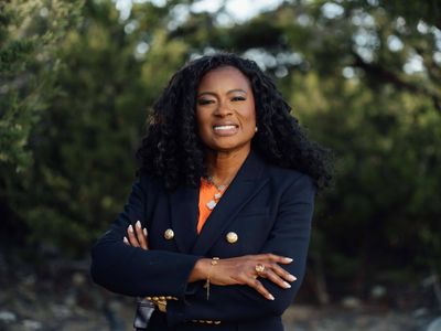 Exploring How Generative AI Is Transforming Customer Experience and the Leadership Decisions That Shape Trust and Adoption