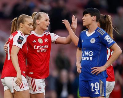 Arsenal demolish Leicester 7-0 to keep heat on Manchester City in WSL title race