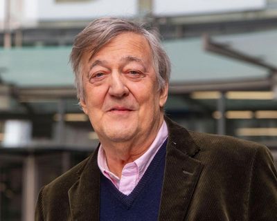 Stephen Fry sues tech conference organisers for £100,000 over fall from stage