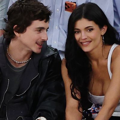 2026's Biggest Flip-Flops Trend Third Wheels Kylie Jenner's Knicks Game Date With Timothée Chalamet
