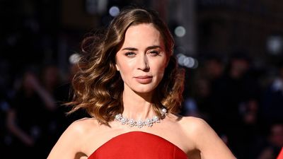 For soft and seamless spring makeup, Emily Blunt's bronzer and nude lippie is a winning combo