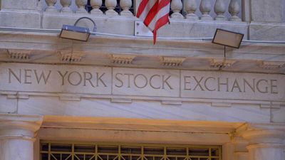 Stocks Settle Mixed Ahead of Megacap Tech Earnings