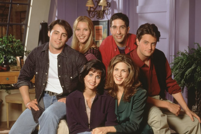Friends Star Lisa Kudrow Accuses Male Writers Of Cruel Insults And Sexual Fantasies About Co-Stars