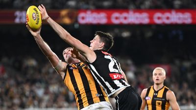 Draw by Moore: Hawks, Magpies forced to split points