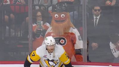 SI:CYMI | Gritty Gets His Flowers