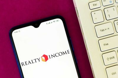 Do Wall Street Analysts Like Realty Income Stock?